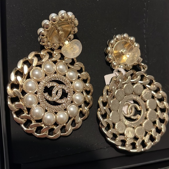 Chanel Pearl Crystal CC Earrings - Picture 3 of 6